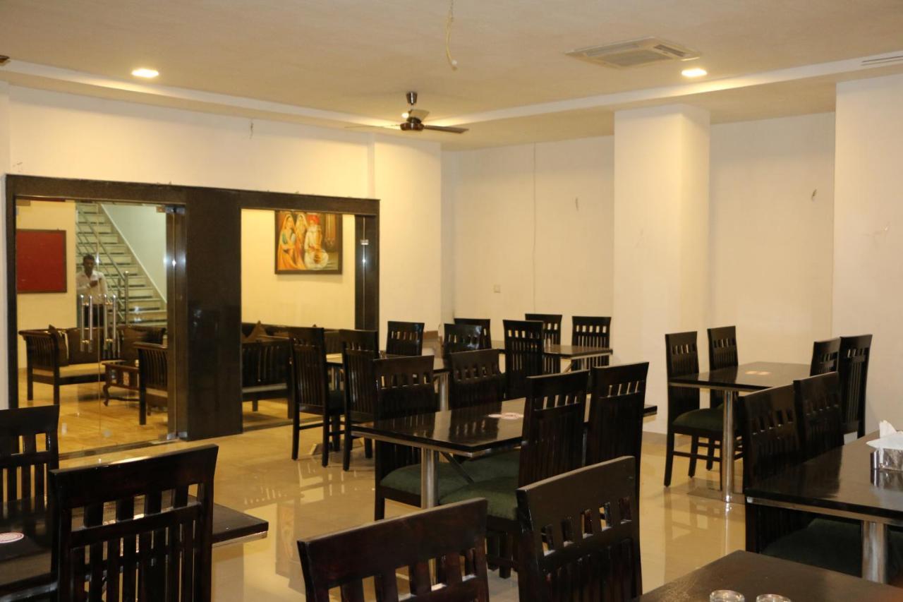 Hotel Radhika Jaisalmer Buitenkant foto